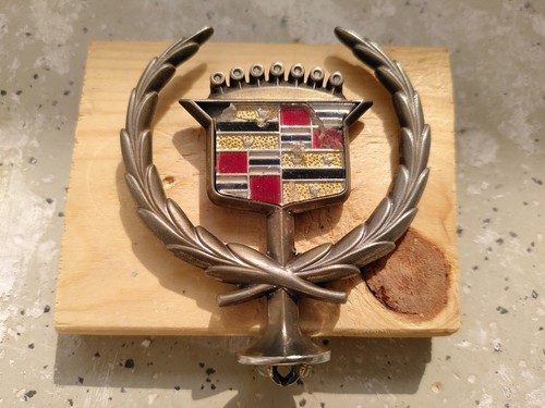 Haubenemblem cadillac - cadillac, 🚧